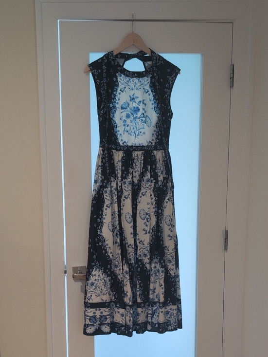 H&M Dresses & Skirts - H&M Navy and White Floral Midi Dress with Keyhole Back